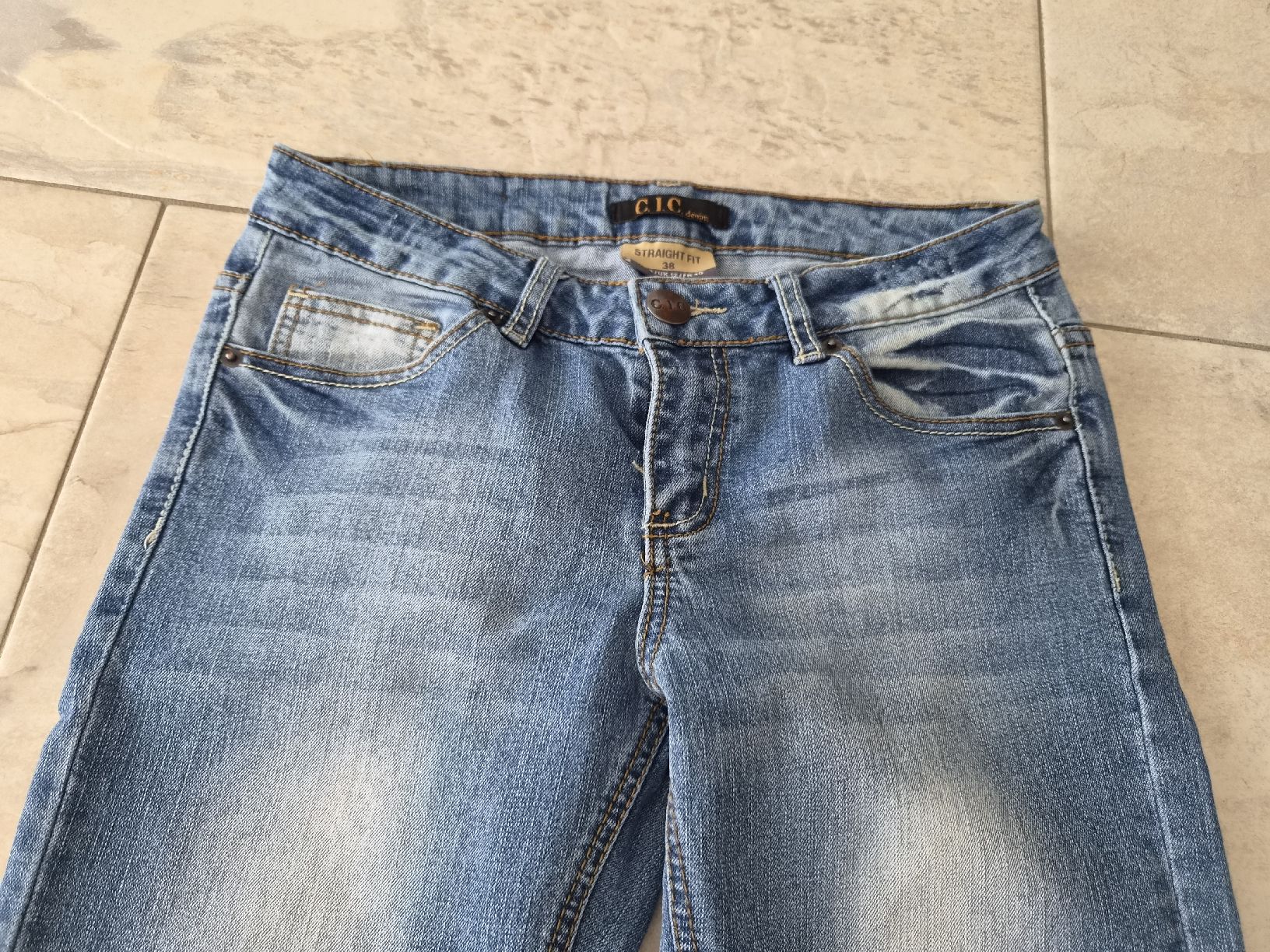 C&A Jeans: C.I.C. Jeans Straight Fit, Grösse 38 – D'occasion à Niederrohrdorf par Miripfiri 3