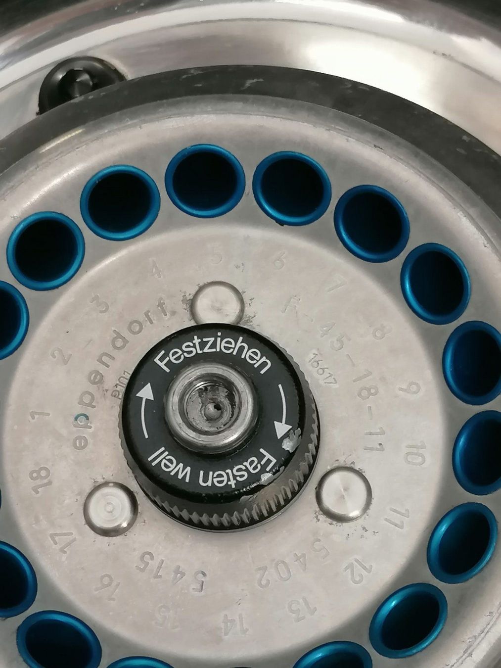 Accessori da laboratorio: EPPENDORF 5402 Centrifuge - gekühlt! – Usato da Niederdorf venduto da LeptonAG_Labor 3
