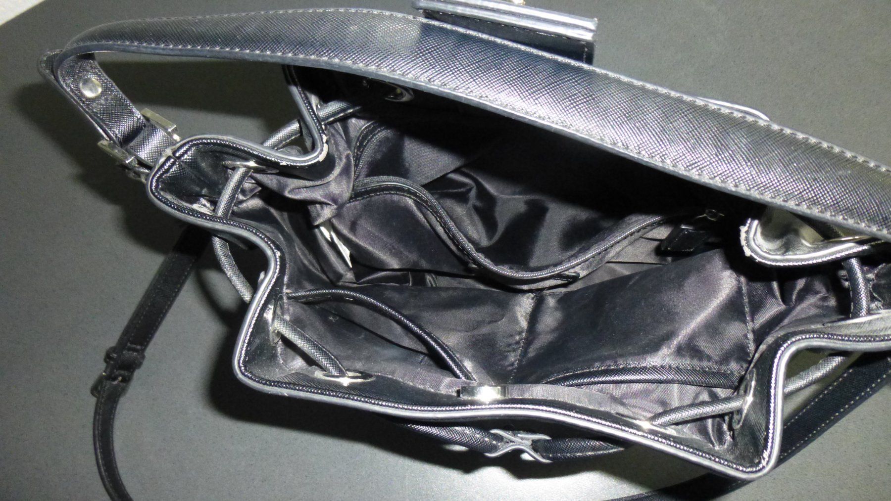 Taschen für Damen: Schwarze Handtasche Beuteltasche Schultertasche Kunstlede... – Gebraucht aus Triengen von misterpicknicker 5