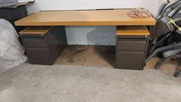 Lista, Tisch,2 Korpuse, 2 Schränke zu verkaufen 