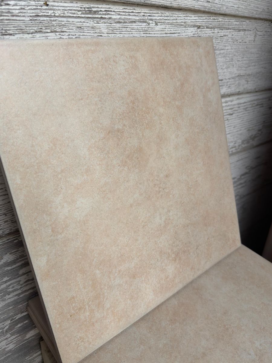 Rivestimenti per pavimenti: Carrelage intérieur Omega beige clair, env. 7-8m2 – Usato da Riddes venduto da Elina. 5