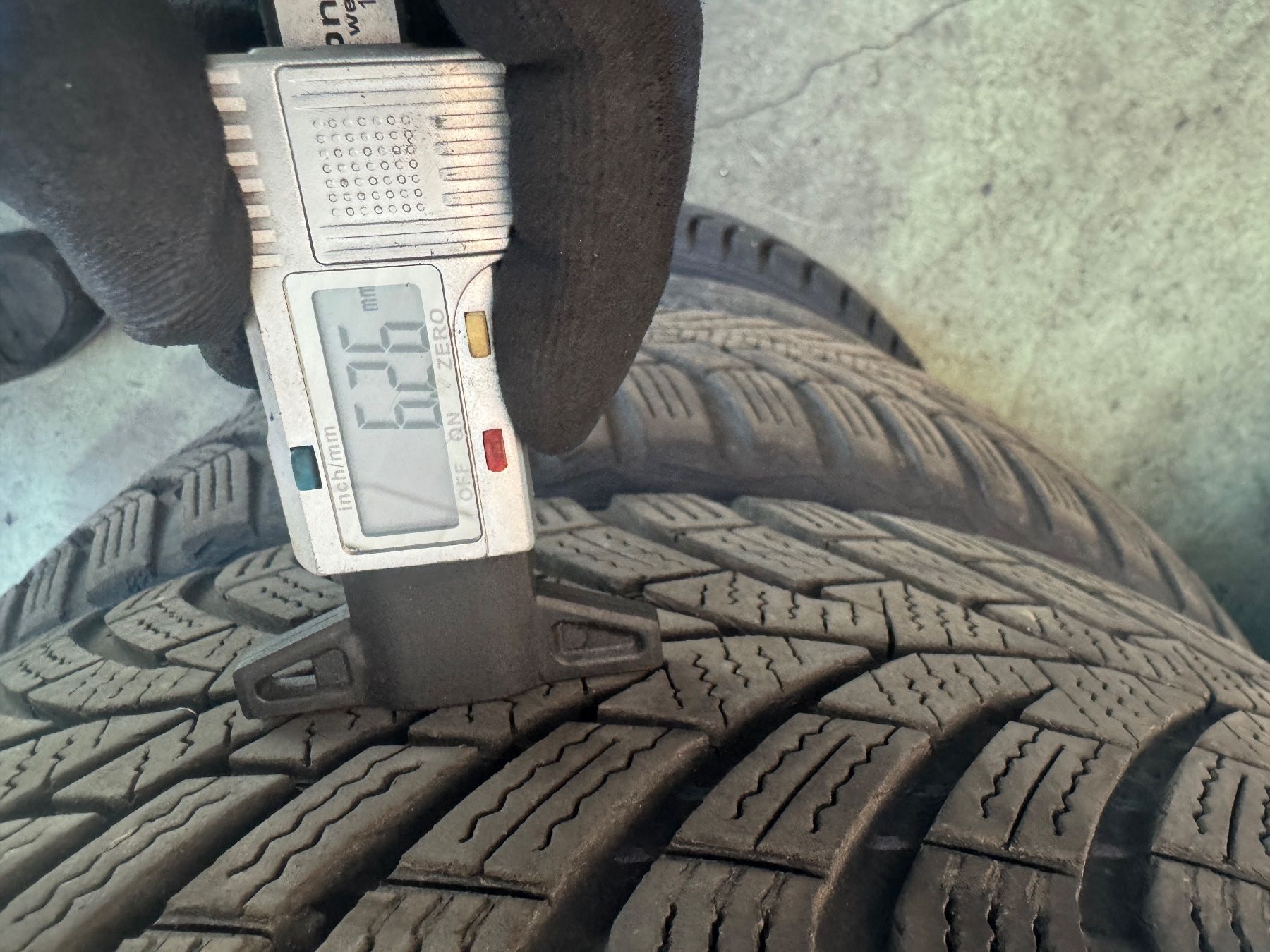 Continental Pneus & Kompletträder: 205/55R16 – Gebraucht aus Widen von Dinero02 1