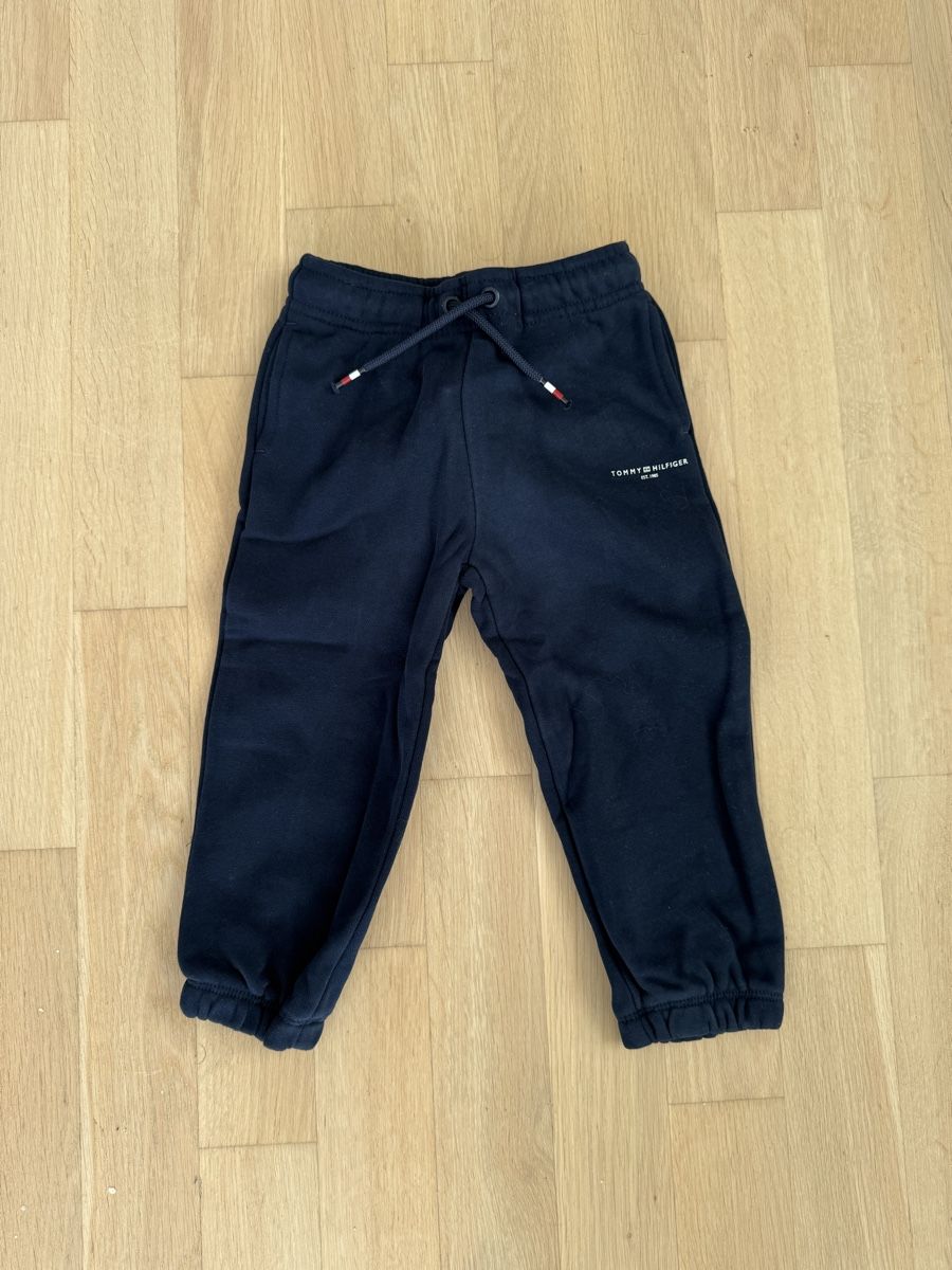 Tommy Hilfiger Pantaloni: Tommy Hilfiger Sweathose Grösse 86 – Nuovo (secondo la descrizione) da Laufen venduto da AnSaLuLe