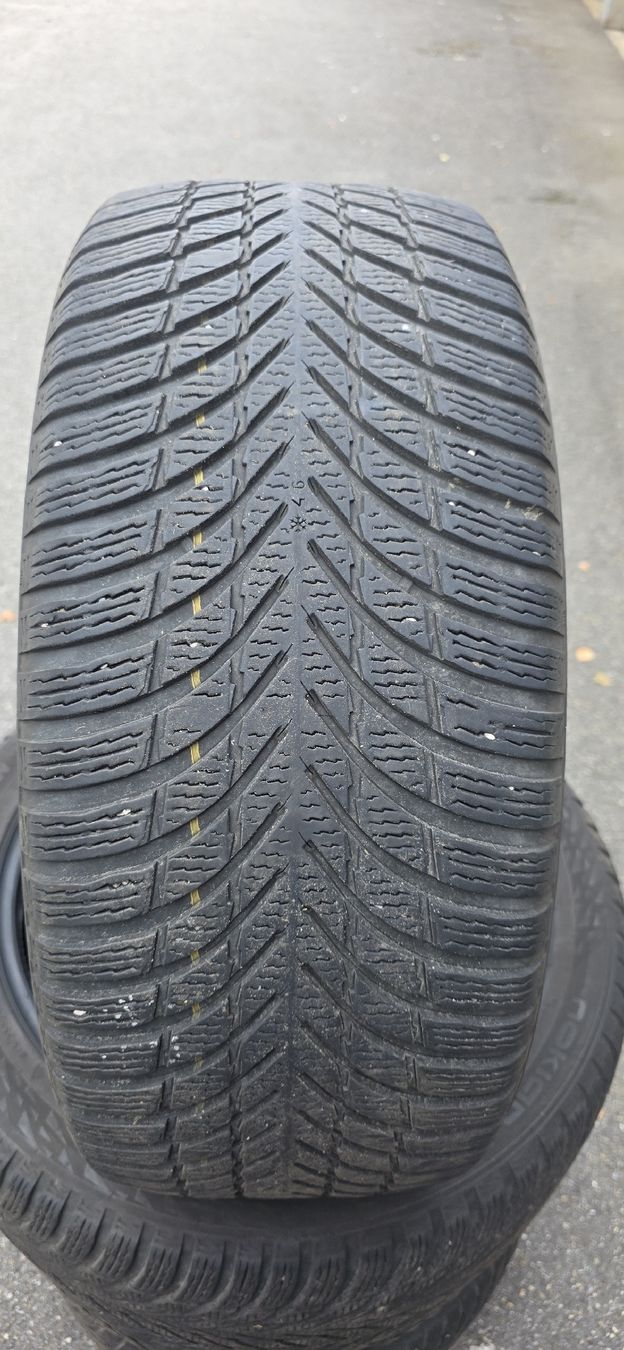 Nokian Pneus & Roues: Winterpneu 255/45/R20 M+S – D'occasion à herzogenbuchsee par jamma01 1