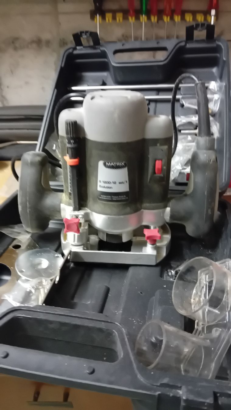 Tutte le macchine: Oberfräse MATRIX R 1200-12 set/1 Evolution 1200W mit Koffer – Usato da Möriken AG venduto da S.E.J.J. 1