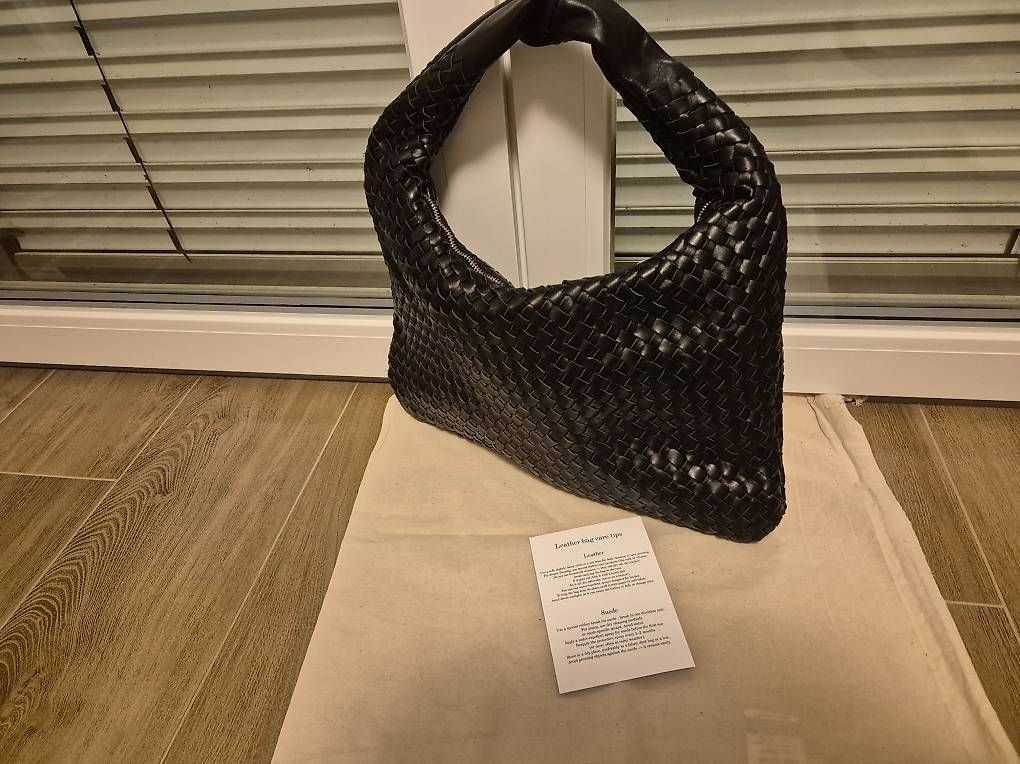 Borse da donna: Exklusive Ledertasche. Einzelanfertigung – Nuovo e nell'imballaggio originale da Uerkheim venduto da Pod23