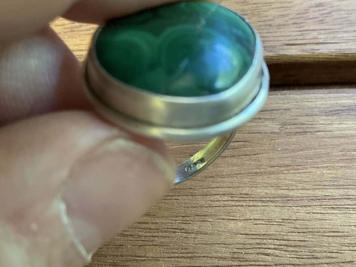 Anelli: Ring mit einem grünen Malachit-Edelstein – Usato da Basel venduto da S.Wehrli72 5