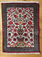 Handgeknüpfter Orientteppich Hereke in Seide mit Blumenmotiv