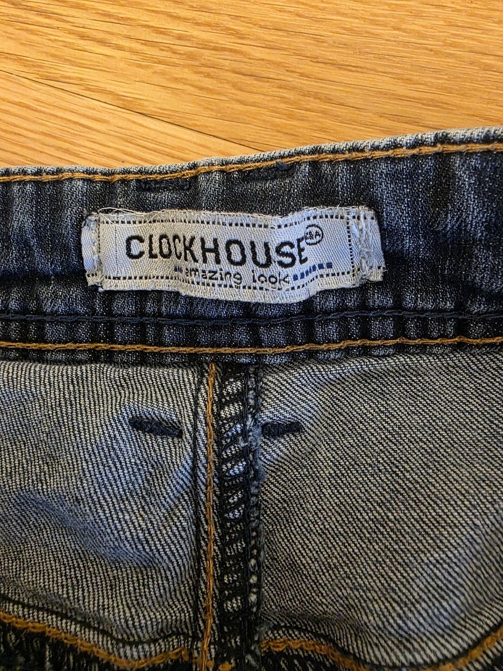 Jeans: Kurze Jeans Damen – Gebraucht aus Rothrist von Dip306 1