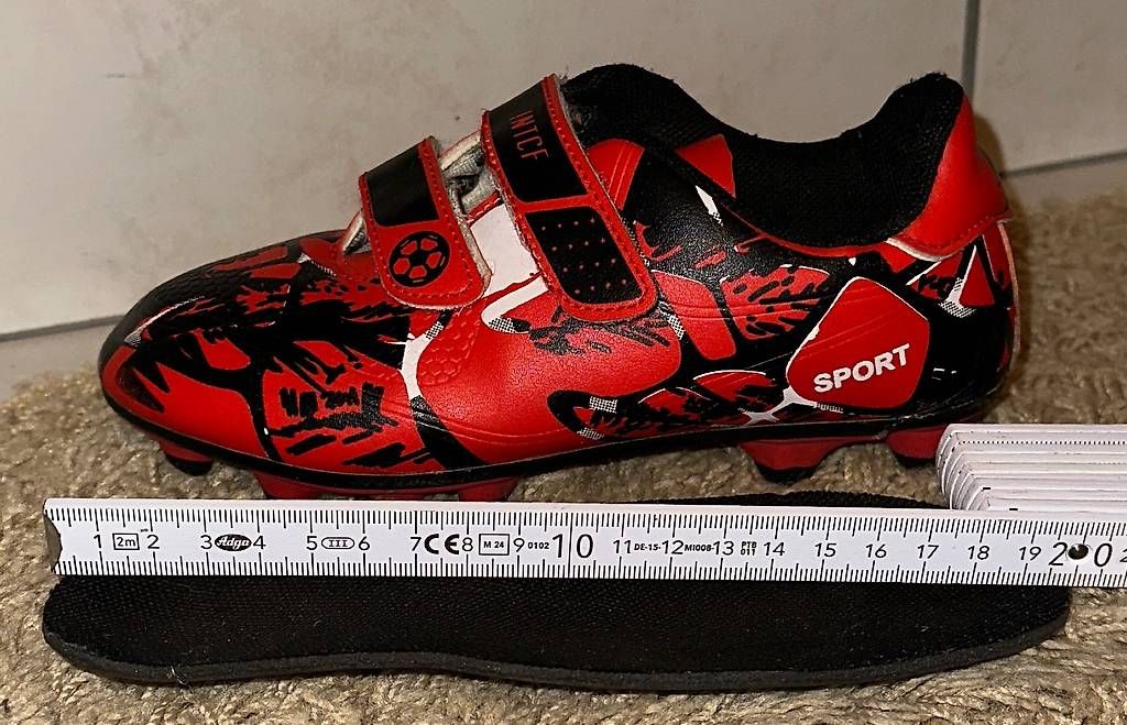 Chaussures garçon: Fußballschuhe mit Klettverschluss 31 – D'occasion à Fehren par Flugzeug1177 3