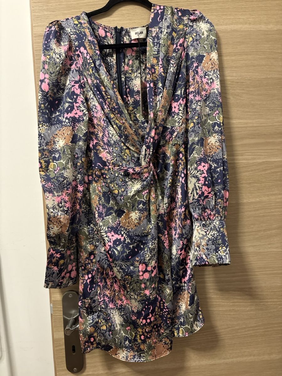Kleider: Robe Belair à épaulette  – Neu und originalverpackt aus Genève von ora_qwv9