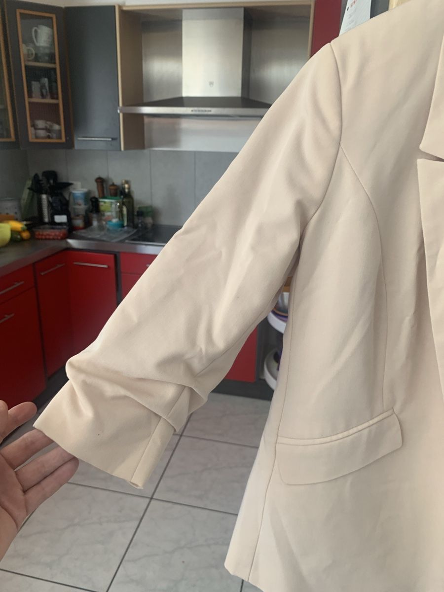Vestes: Blazer beige taille 38 – D'occasion à Domdidier par qatar1973 1