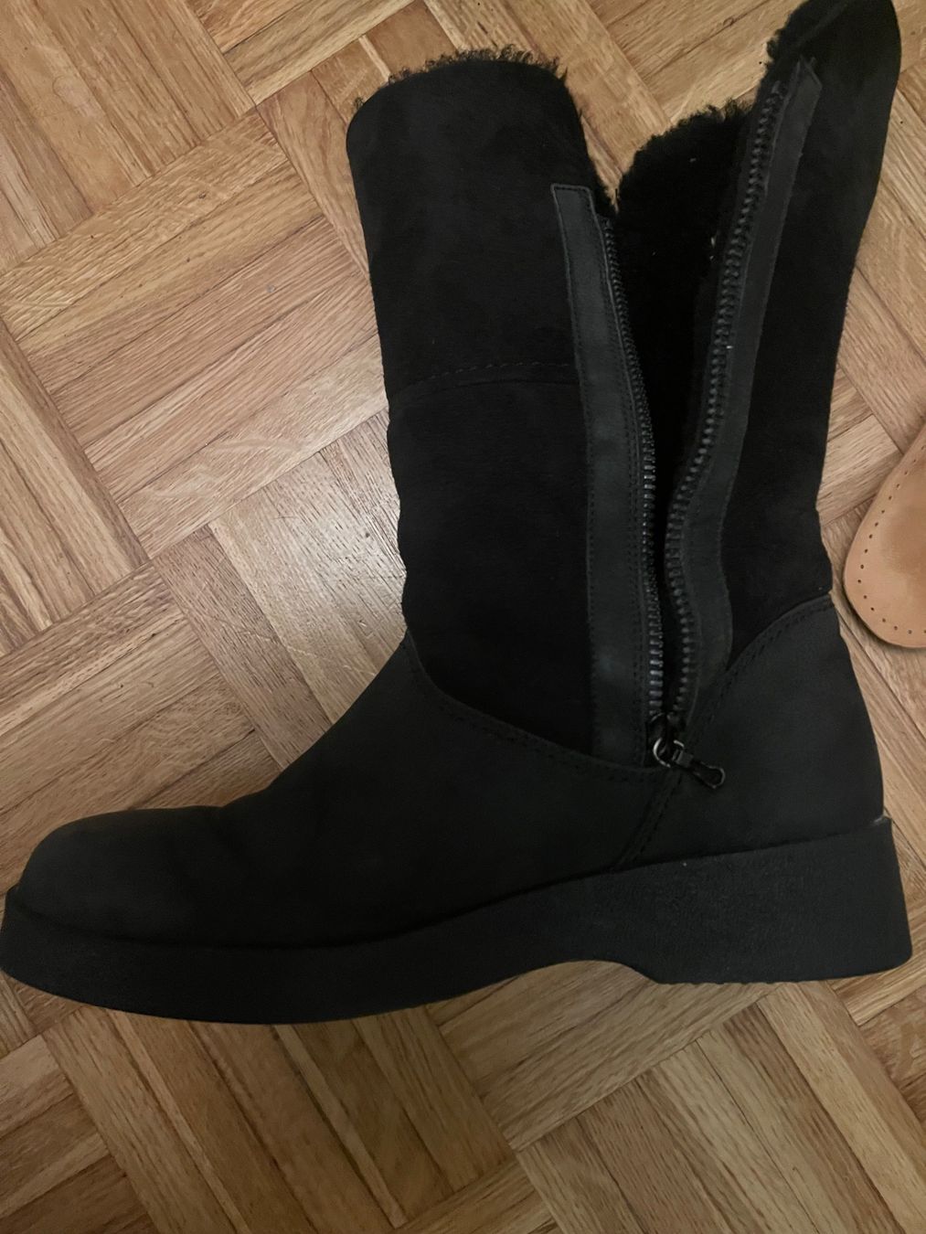 Damenschuhe: Kandachar Lammfell – Gebraucht aus Hinterkappelen von lid_9h7j 1