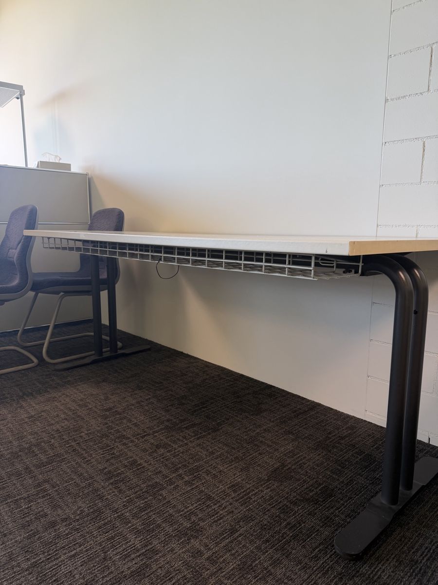 Tables: Tisch & 2 Stühle – D'occasion à Schübelbach par R46R 1