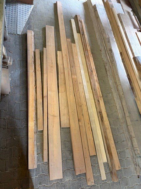 Articoli in legno: Massivholz Nadelholz – Usato da Rothrist venduto da SchHunWerGmbH 1
