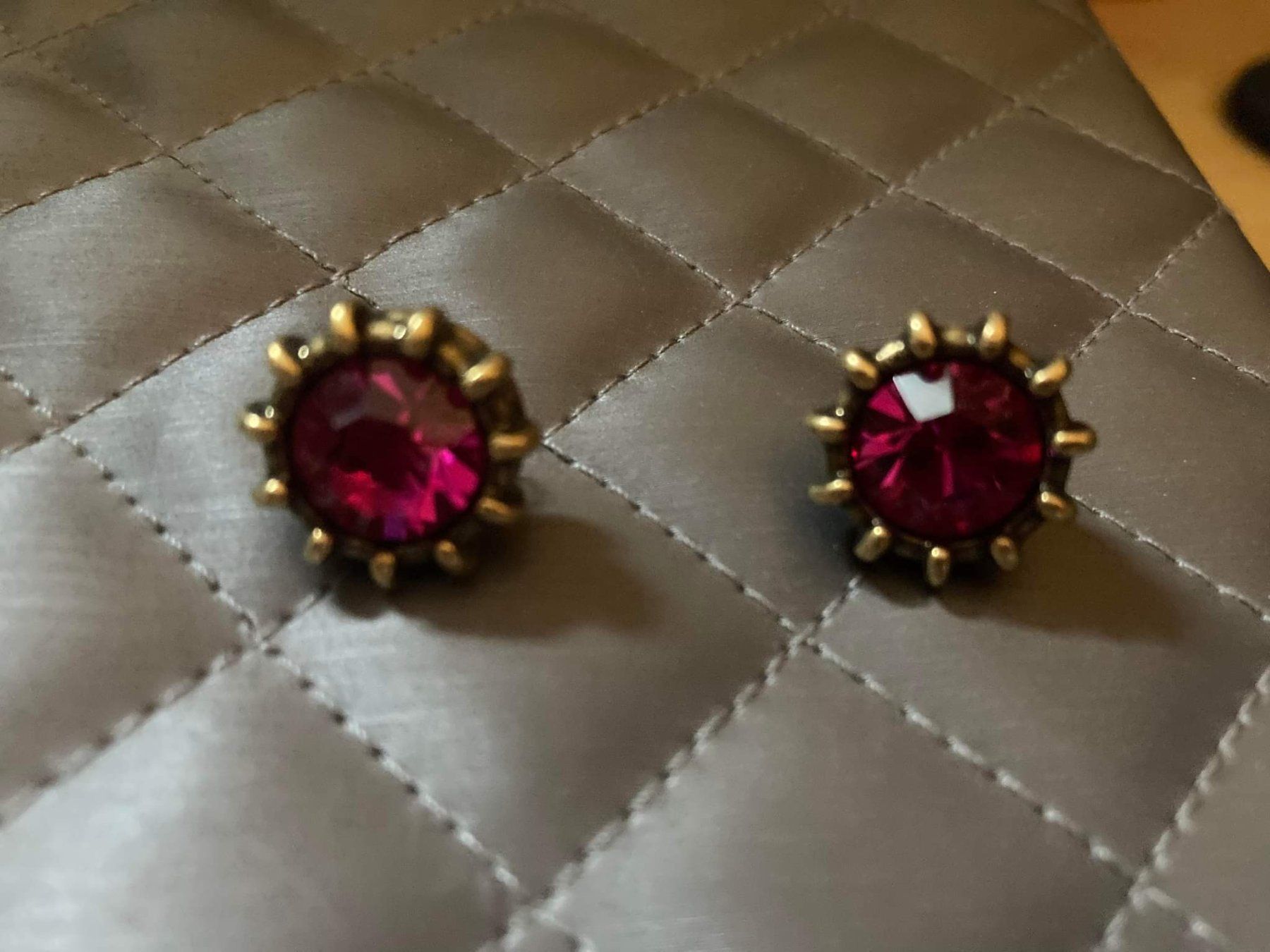 Gucci Orecchini pendenti & Orecchini a lobo: Gucci Ohrstecker Fuchsia – Nuovo (secondo la descrizione) da Zuerich venduto da SaTs-43 3