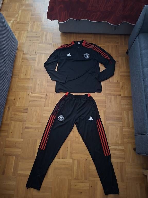 Anzüge, Sport- & Funktionsanzüge: Manchester United Trainingsanzug  – Gebraucht aus Wetzikon ZH von cet_6fbf