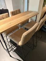 Hochtisch mit Barstühlen (4x)