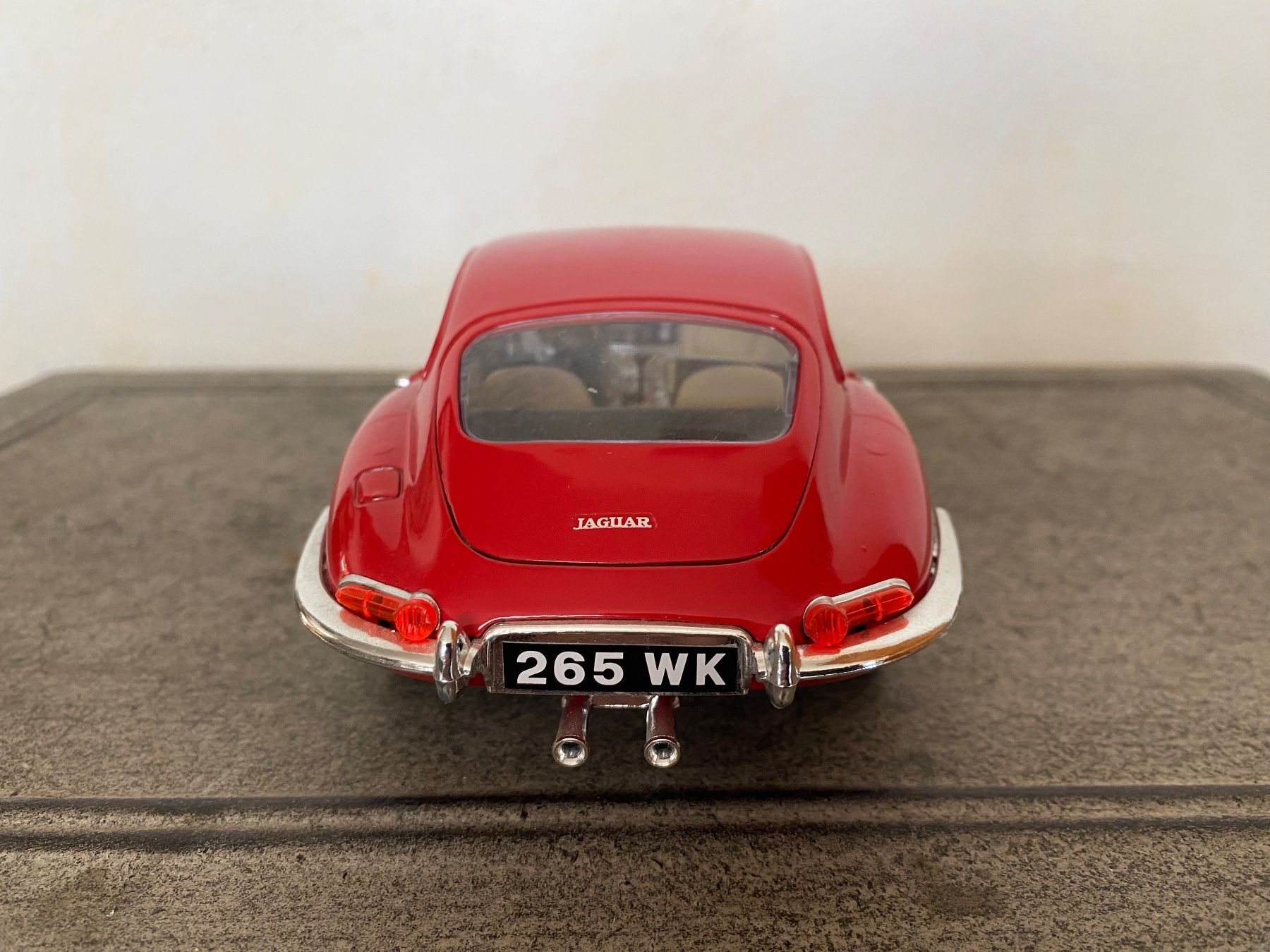 Jaguar Modellini d'auto: Burago 1/18 Jaguar E 1961 – Usato da Balsthal venduto da Uroby 2