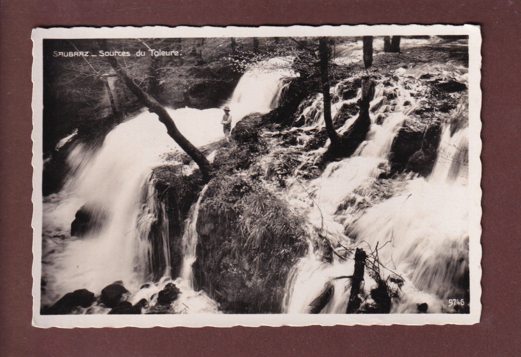 Cartoline postali: SAUBRAZ - Source du Toleure - Enfant – Usato da Pully venduto da nicecards