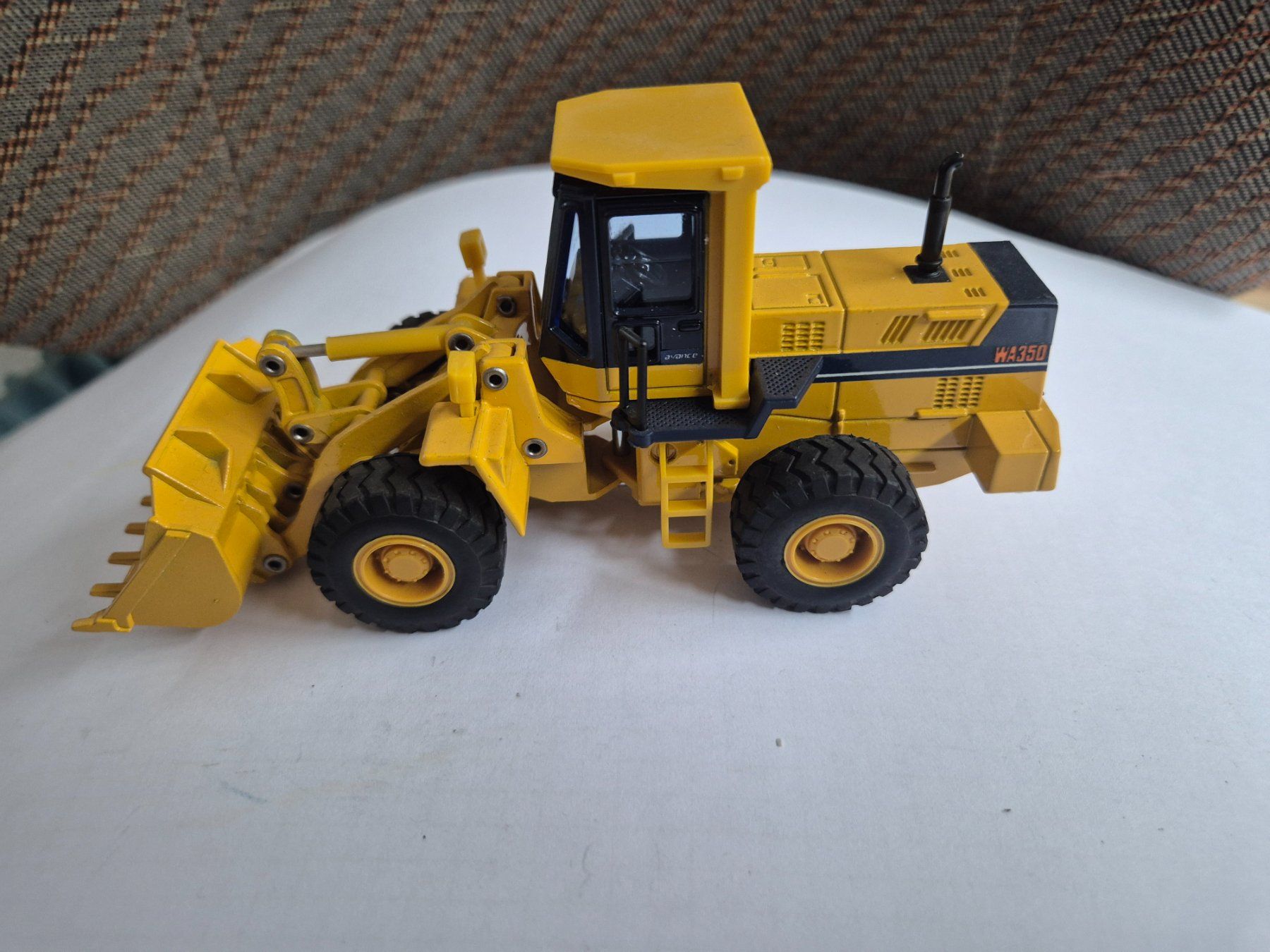 Komatsu Modellbausätze & Standmodelle: KOMATSU WA 350 – Gebraucht aus Moutier von cat365