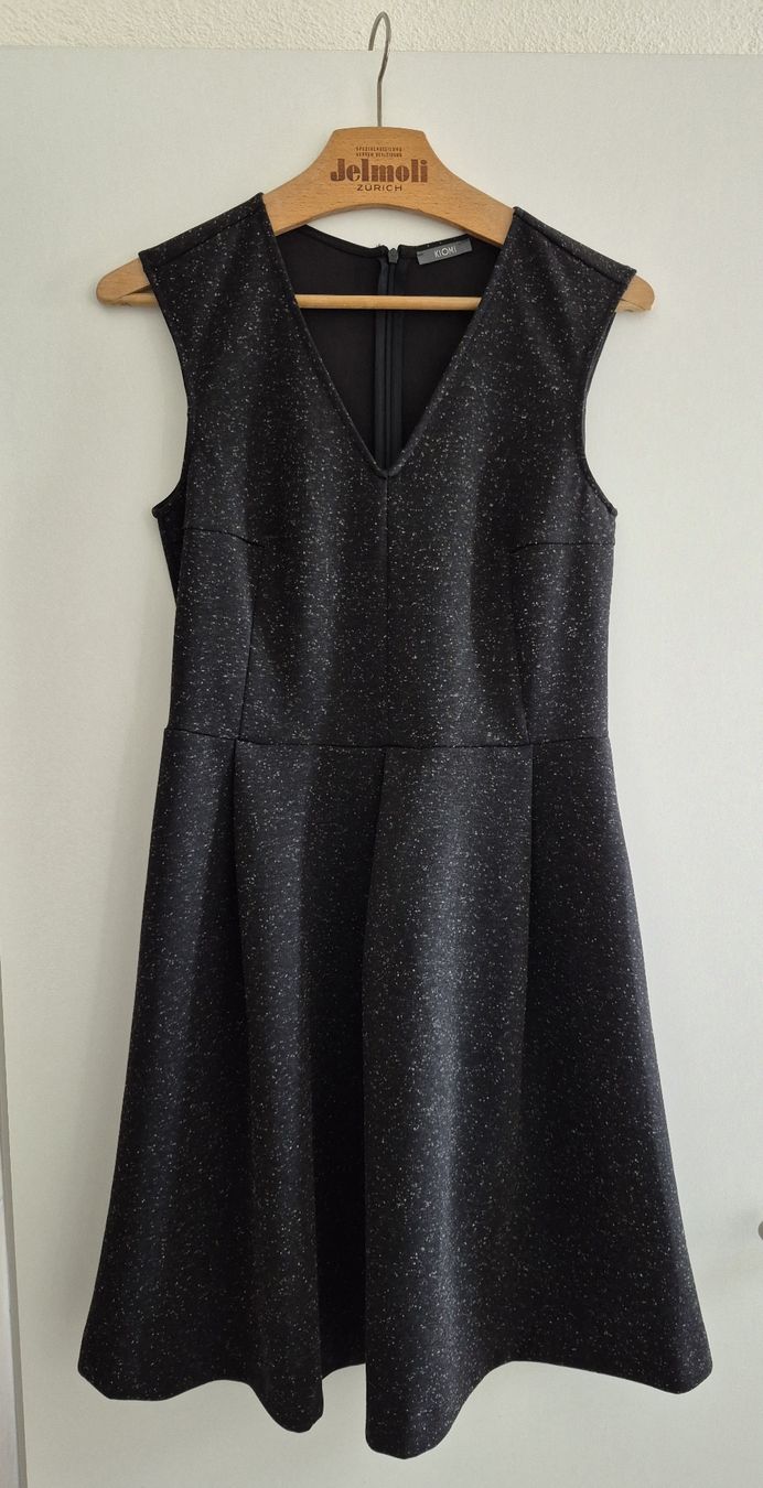 Vestiti: Elegantes, Kleid mit V-Ausschnitt, Grösse 36 – Nuovo (secondo la descrizione) da Wädenswil venduto da Orso31 2