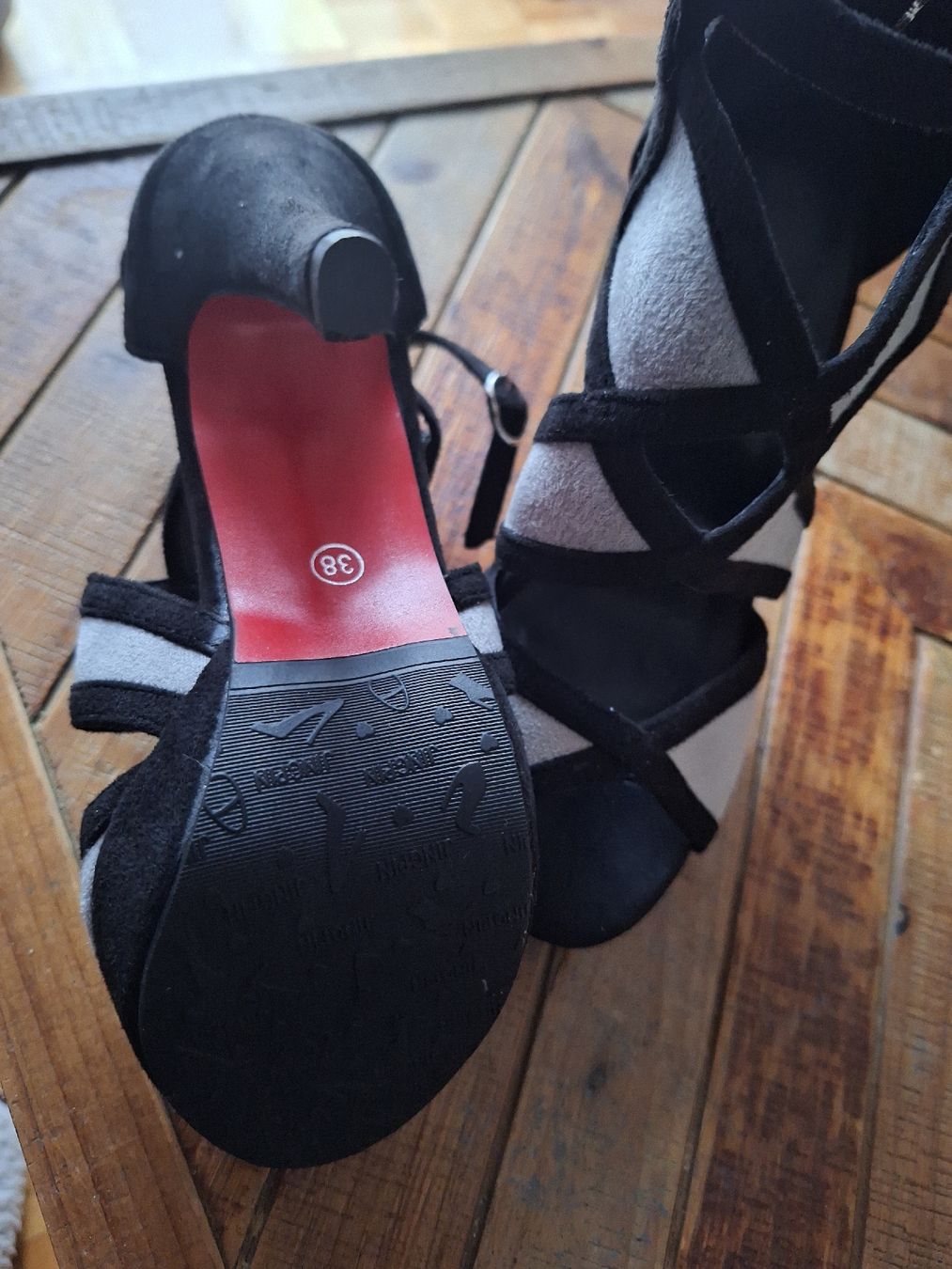 Scarpe da donna: Chaussures – Nuovo (secondo la descrizione) da Fribourg venduto da car_6vvs 3