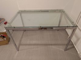 Metall-Tisch mit Glasplatte