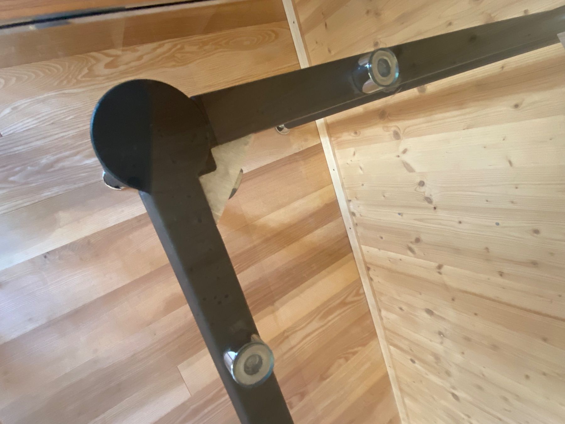Tavoli: Glastisch mit schwarzem Metallunterbau – Usato da Kottwil venduto da SonjaSchilliger 7