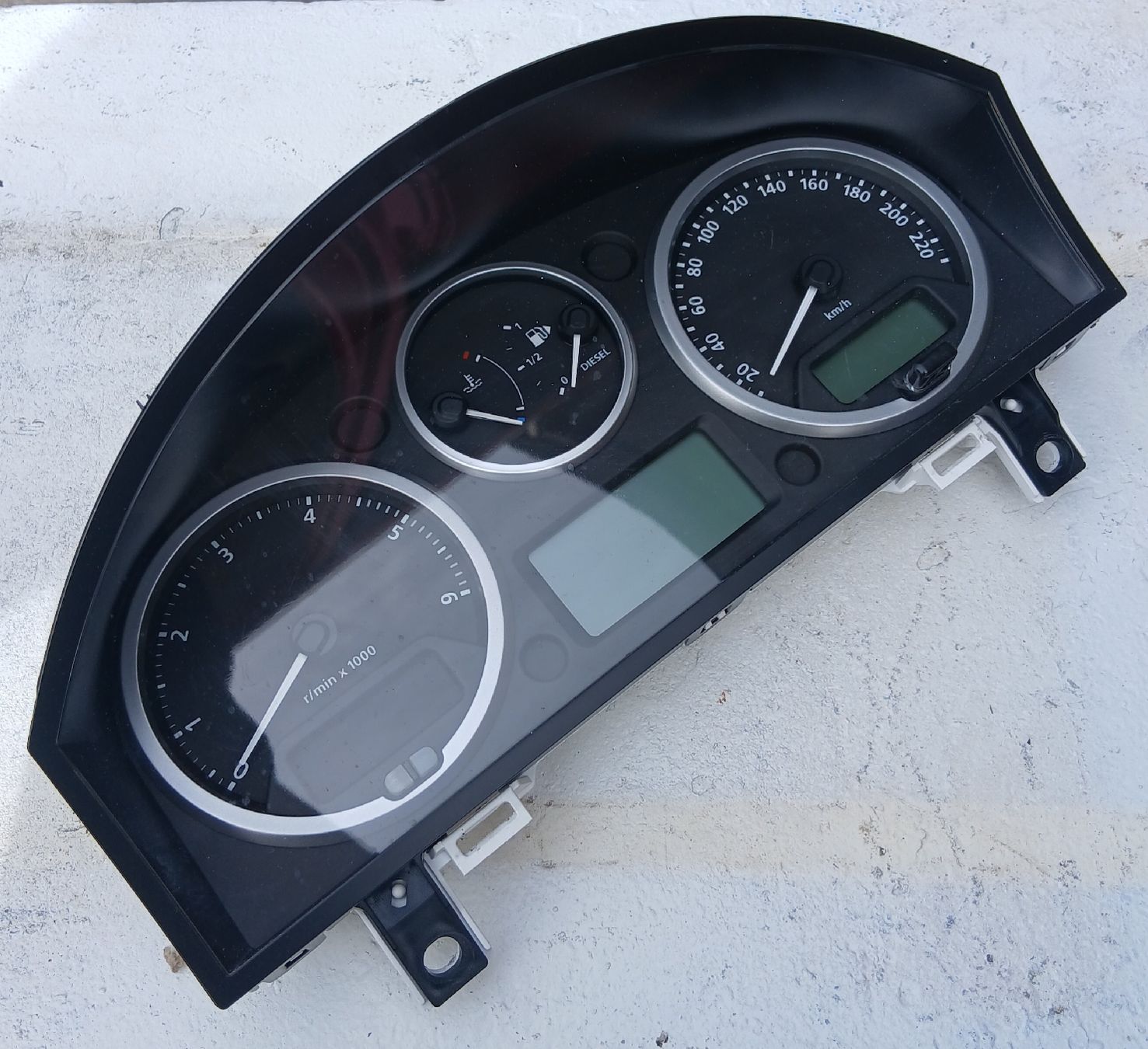 Land Rover Tutti pezzi di ricambio auto: Compteur Range Rover L320 TDV8  – Usato da la heutte venduto da Auto-stock
