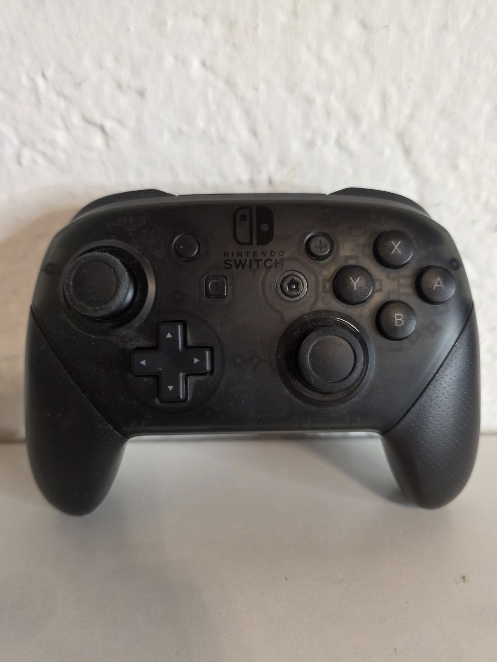 Controller: Nintendo Switch Pro Controller schwarz guter Zustand – Gebraucht aus Ehrendingen von lax21