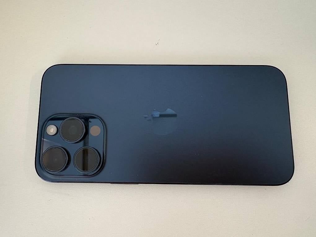 Telefoni cellulari / Smartphones: iphone 15 pro max – Usato da Lachen SZ venduto da epe_h6fw 3