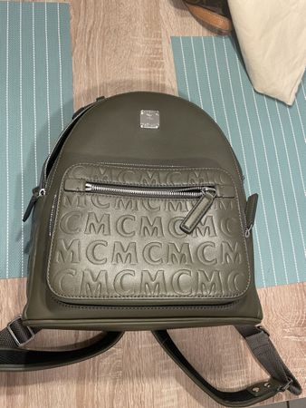 Stylischer MCM Rucksack in Olive - Perfekt für den Herbst!