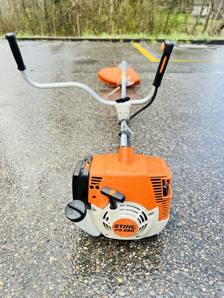 Stihl Tutti gli attrezzi: Rasentrimmer Stihl FS 250 – Usato da Urdorf venduto da Faz_19 8