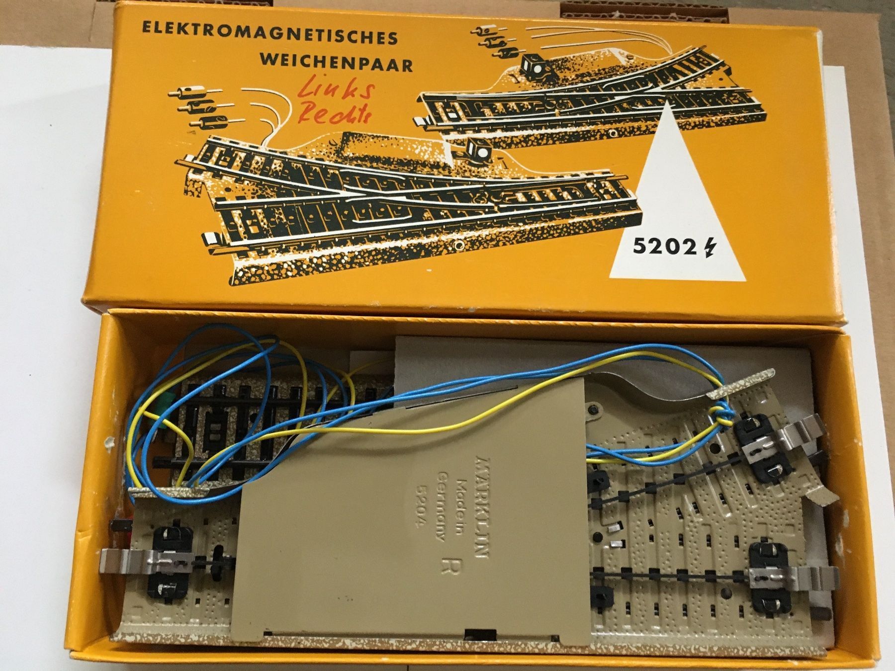 Märklin Modellini di ferrovie: Märklin Elektromagnetisches Weichenpaar – Usato da Grellingen venduto da Toyhamster 1