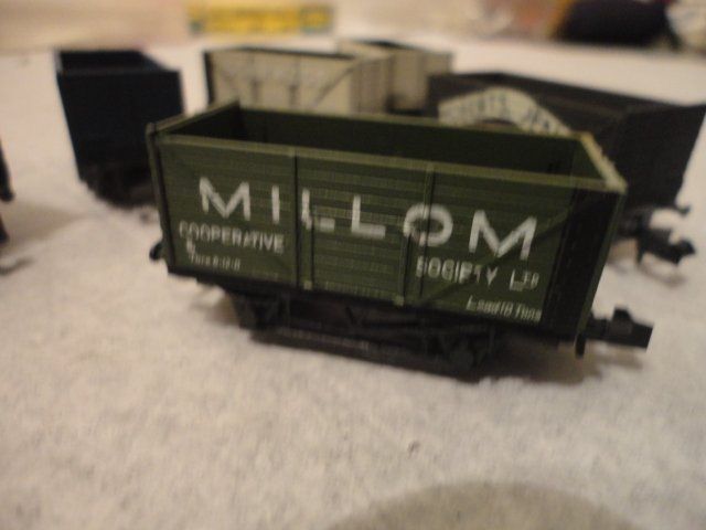 Trix Modellini di ferrovie: Minitrix 8 britische Güterwagen in Spur N – Usato da Wittenwil venduto da trixmartin 8