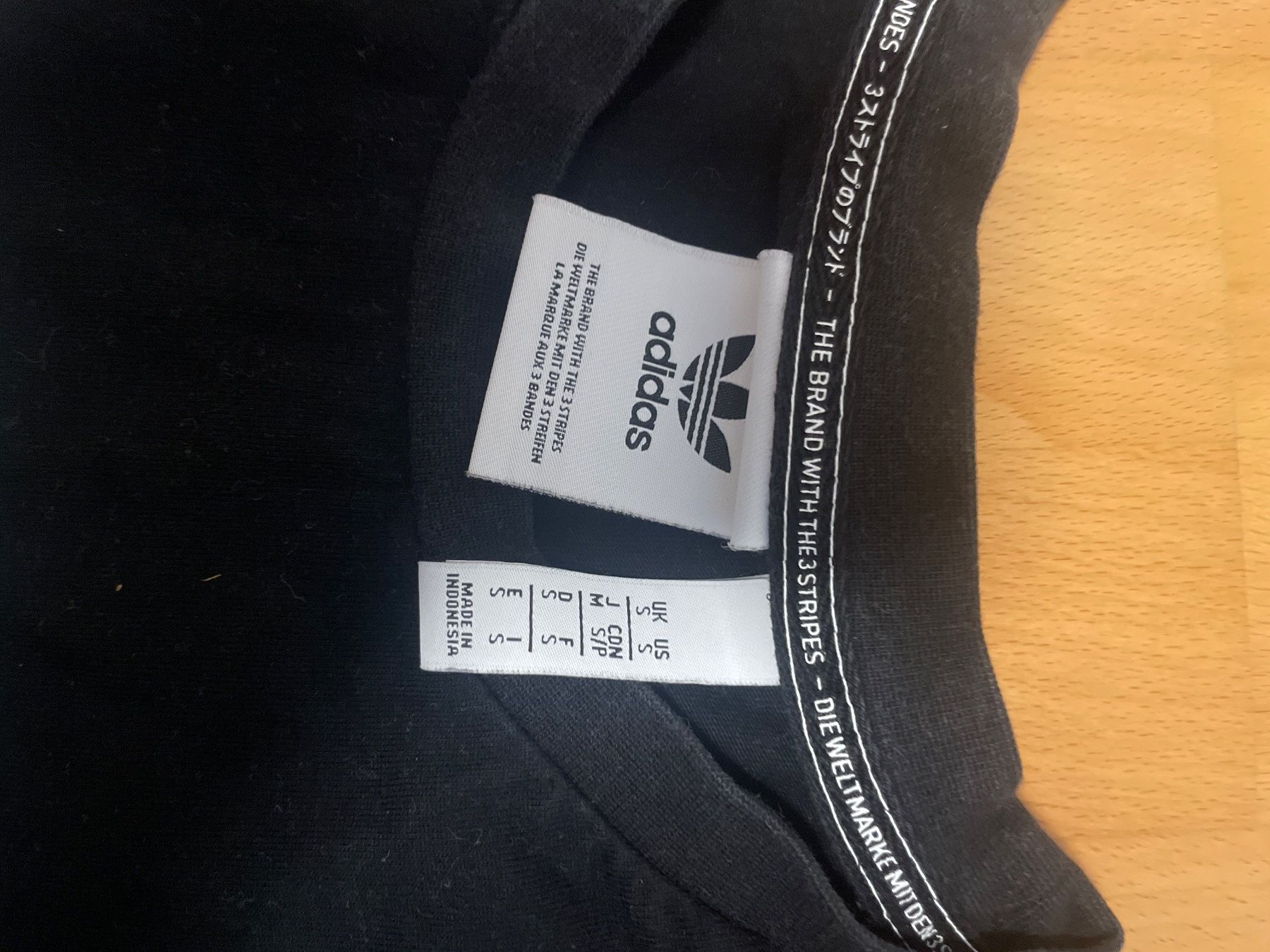 Adidas T-Shirts: Schwarzes Adidas T-Shirt – Gebraucht aus Oberengstringen von pri_c8jk 1