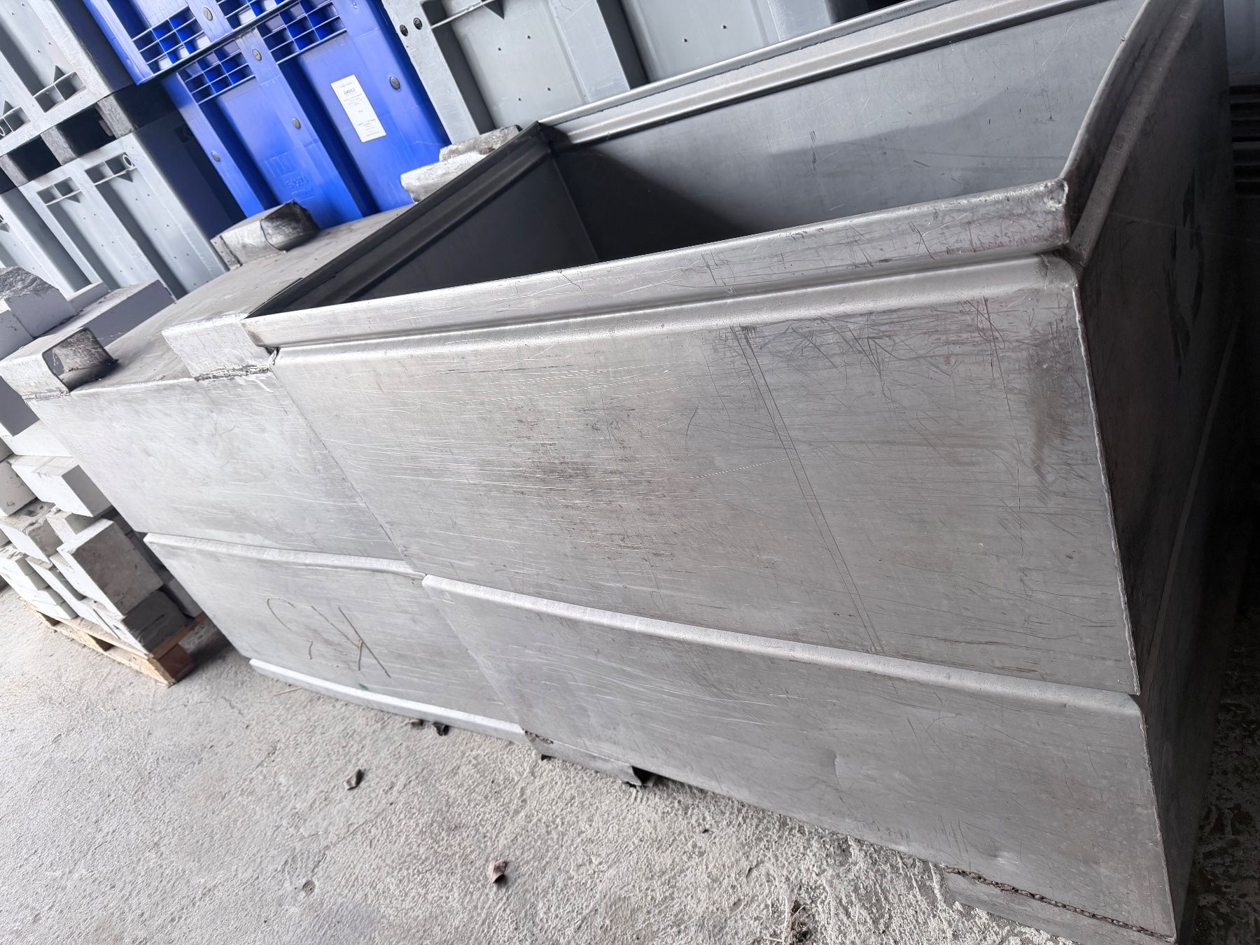 Transportkisten: Transportbox aus Chromstahl – Gebraucht aus Neukirch-Egnach von Thomapatrik 2