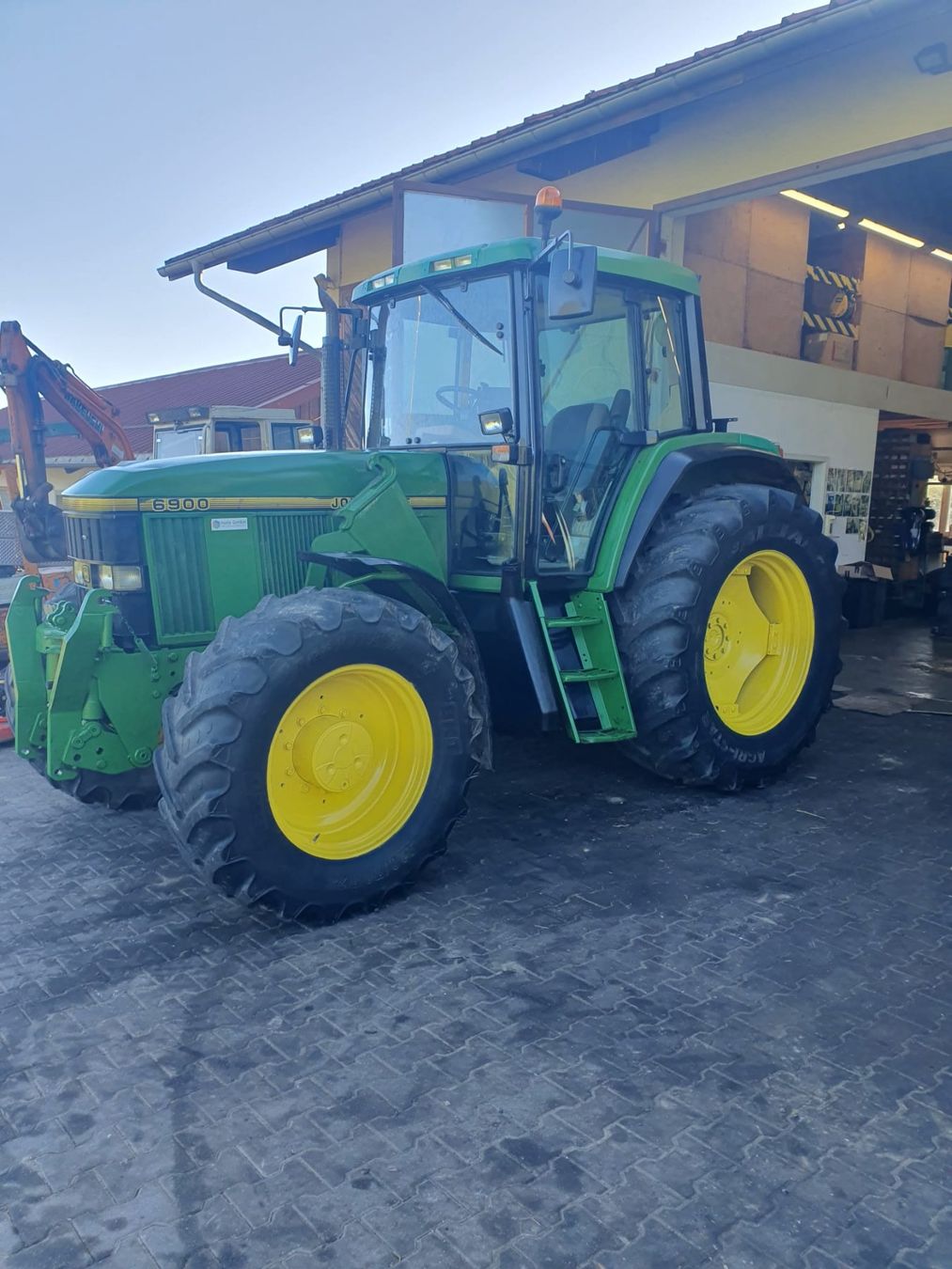 John Deere Trattori: John Deere 6900 – Usato da Leuggern venduto da Seafarmer