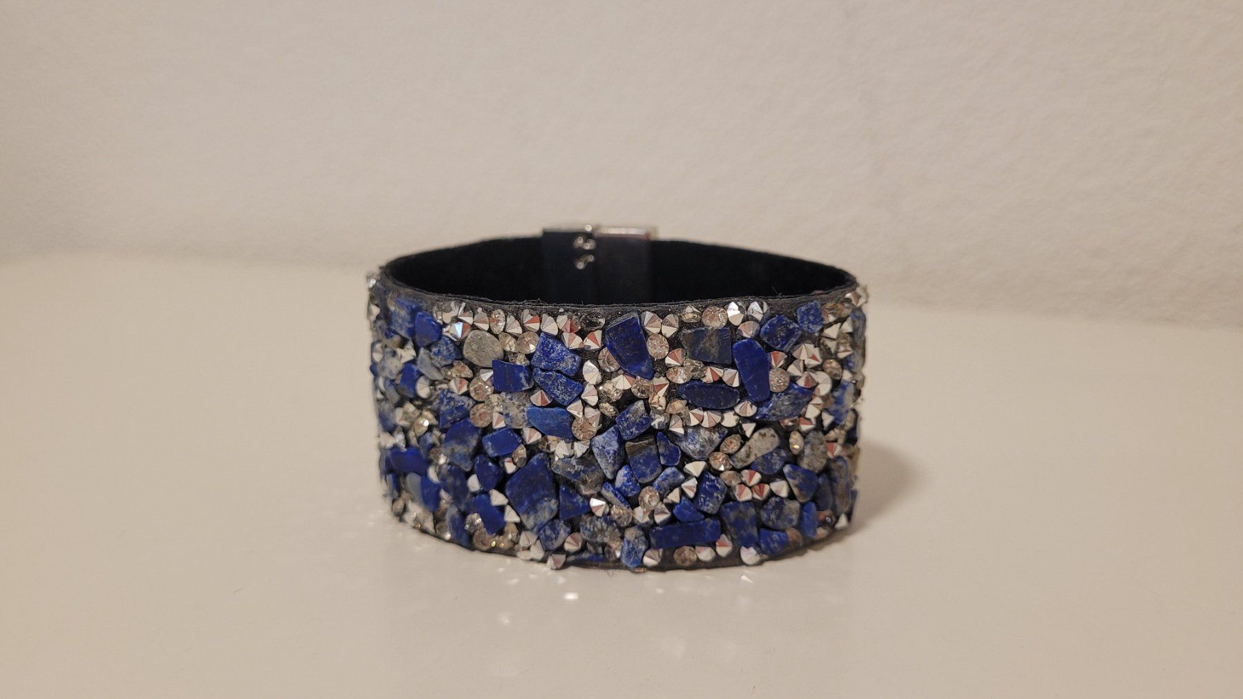 Armbänder & -reifen: Armband Modeschmuck blau Alcantara Kristall – Gebraucht aus Schaan von car_wrv2