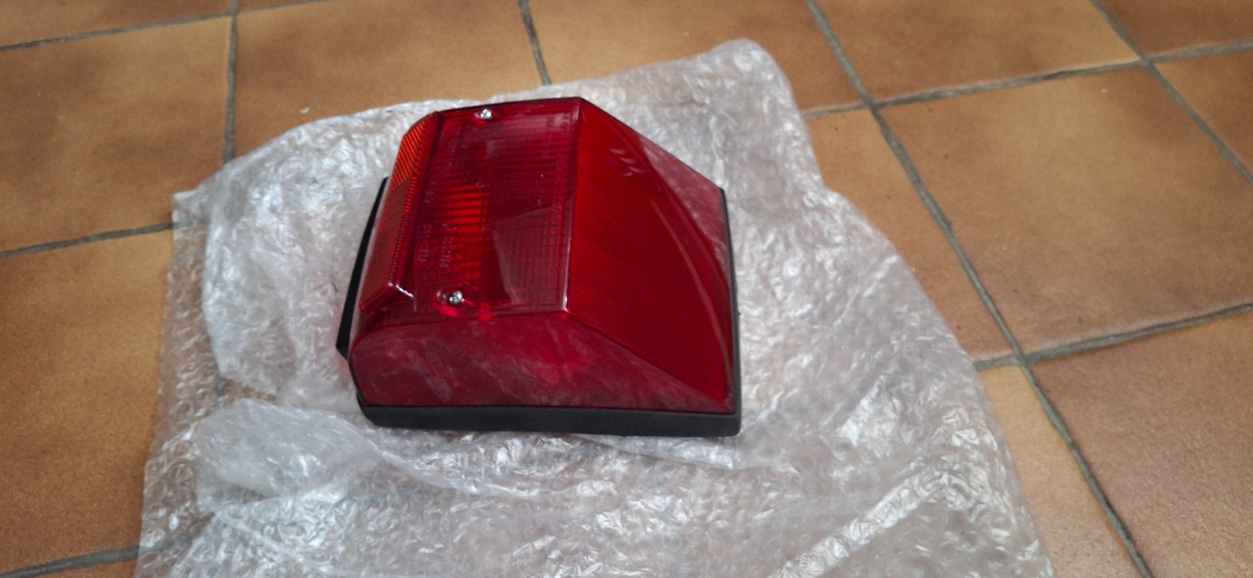 Vespa Toutes les pièces détachées moto: Vespa PX Tail Light – Neuf (Voir description) à Vezia par rob_hz8f 2