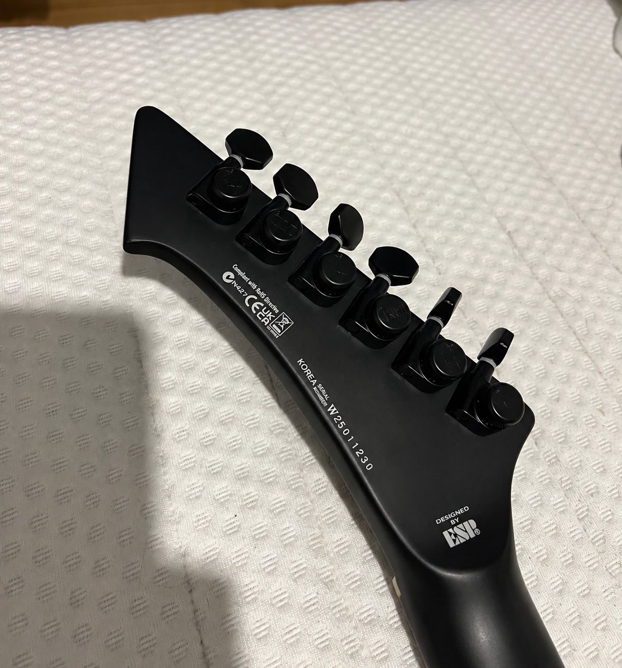 Esp Strumenti musicali: ESP LTD Snakebyte James Hetfield Black Satin inkl. ESP Case – Usato da Urdorf venduto da lighting_technician 5