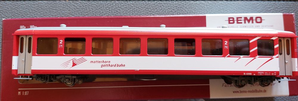 Bemo 3289276 Wagon Panoramique MGB BP 4066 Avec 20 Figurines - Voie H0m - Neuf