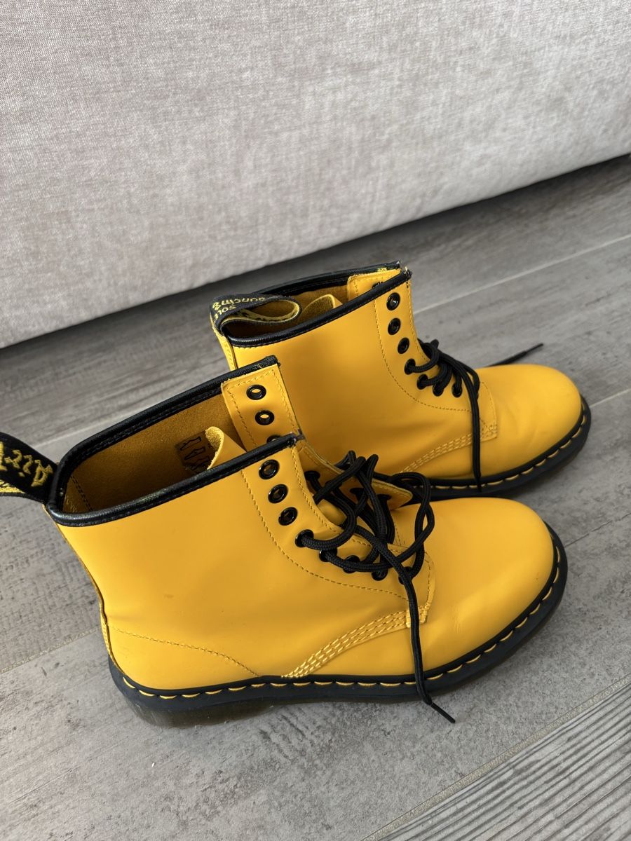 Dr. Martens Scarpe da uomo: Bottes Dr. Martens jaunes, taille 40 – Nuovo (secondo la descrizione) da Savièse venduto da aly_zc2h 1