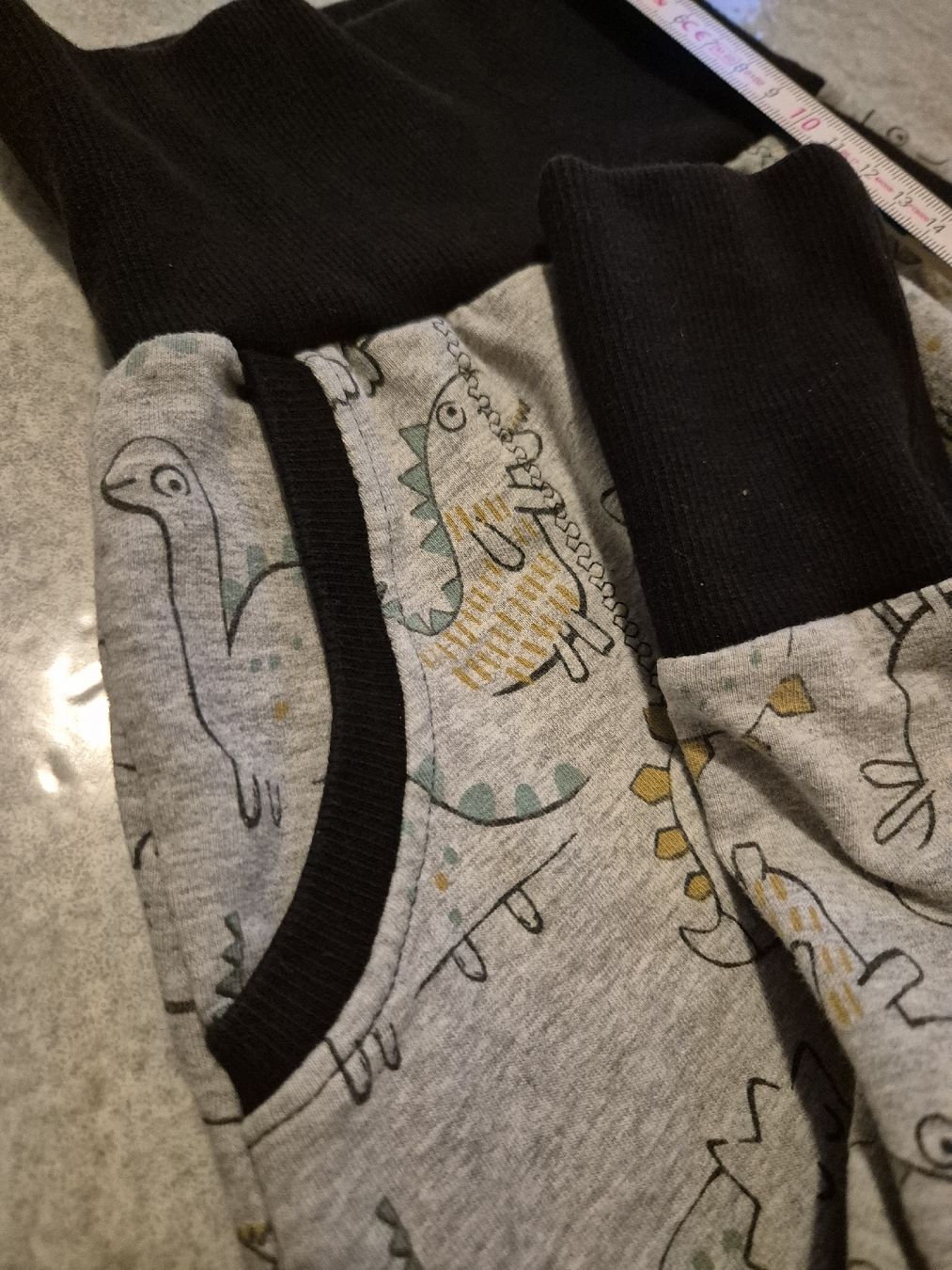 Pantaloni: Kinder Pumphose Dinosaurier grau  – Nuovo (secondo la descrizione) da Pieterlen venduto da Vane_ssa_92 1