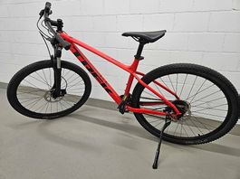 TREK Marlin 6 Mountainbike Red