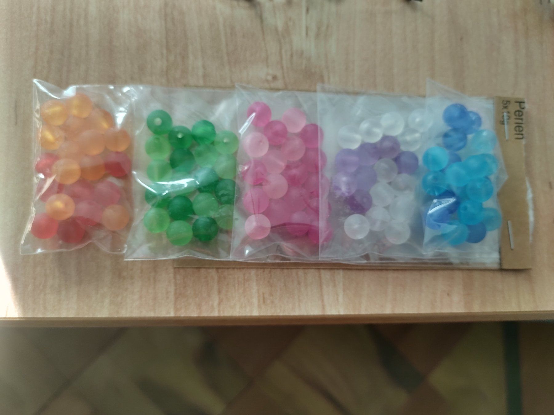 Perlen (unechte): Kunststoffperlen Perles Beads in 5 Farben transparent – Neu und originalverpackt aus Thalwil von ersteigerer