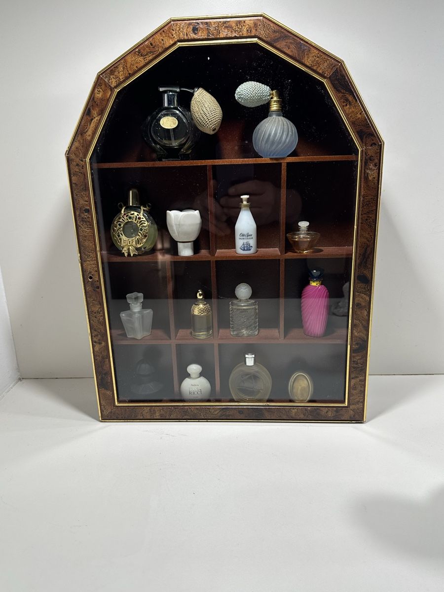 Profumi & Eau de Toilette: Collection de parfums miniatures anciens – Usato da Bellevue venduto da bordeaux075cl 1
