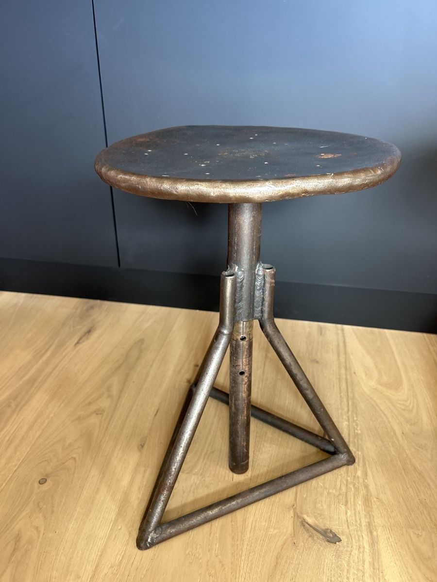 Hocker: Tabouret industriel usine Neuchatel vintage – Gebraucht aus St-Cergue von pinkgreen