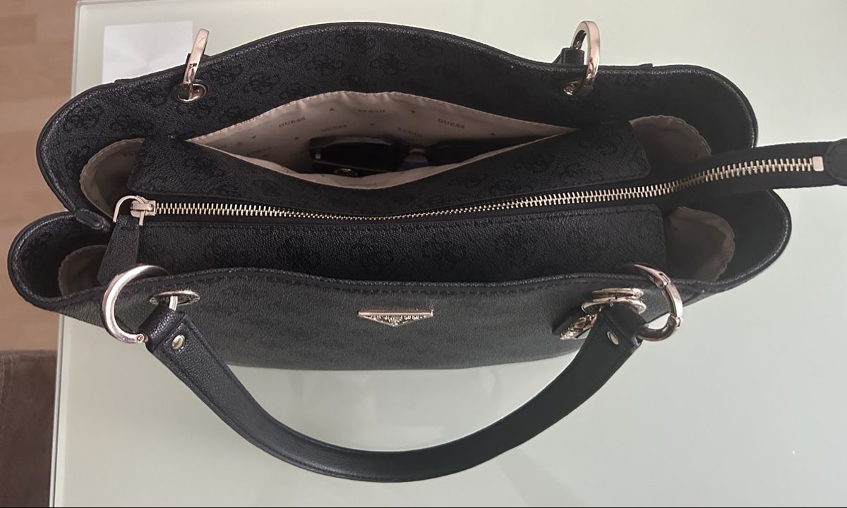 Guess Borse da donna: Handtasche Guess schwarz  – Usato da Reinach AG venduto da TiiNA123 2